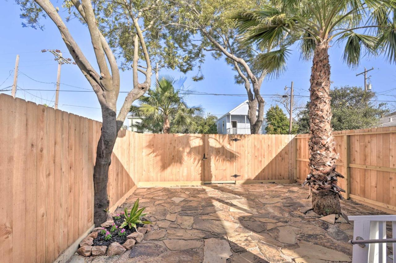 Bright Galveston Cottage Close To Beach And Strand Экстерьер фото