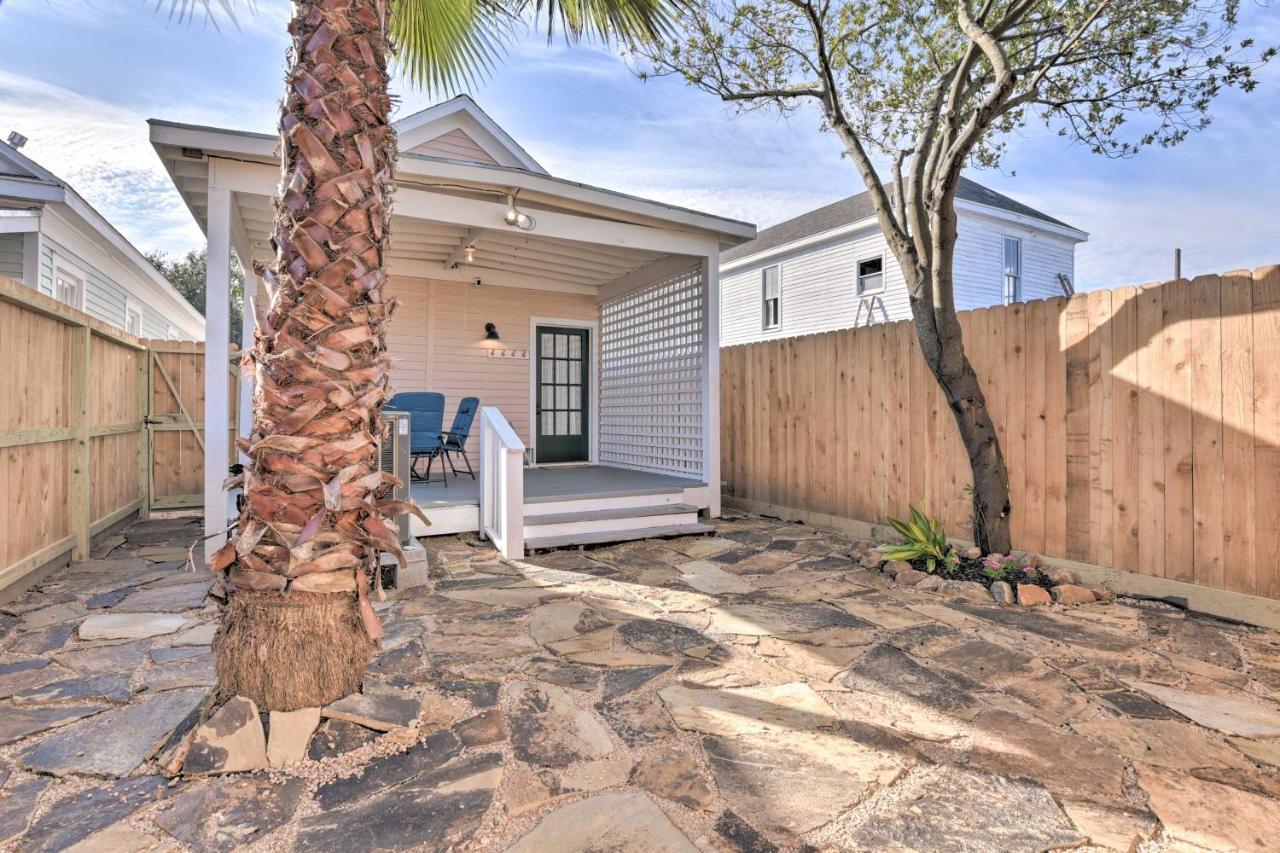 Bright Galveston Cottage Close To Beach And Strand Экстерьер фото